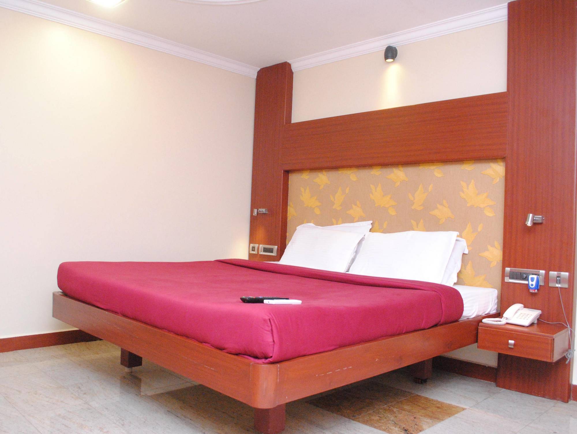 Отель Everestparkresidency Tiruchirappalli Экстерьер фото